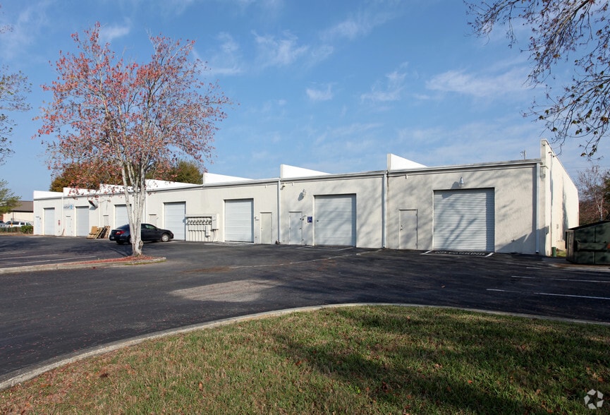 6808-6832 Hanging Moss Rd, Orlando, FL for lease - Building Photo - Image 2 of 26