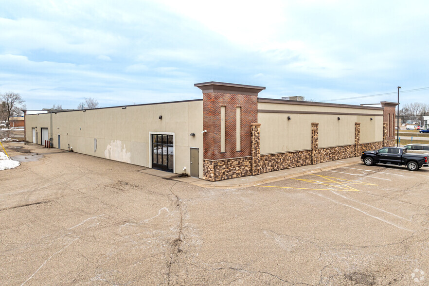 1467 Lake St, Forest Lake, MN for lease - Building Photo - Image 3 of 9