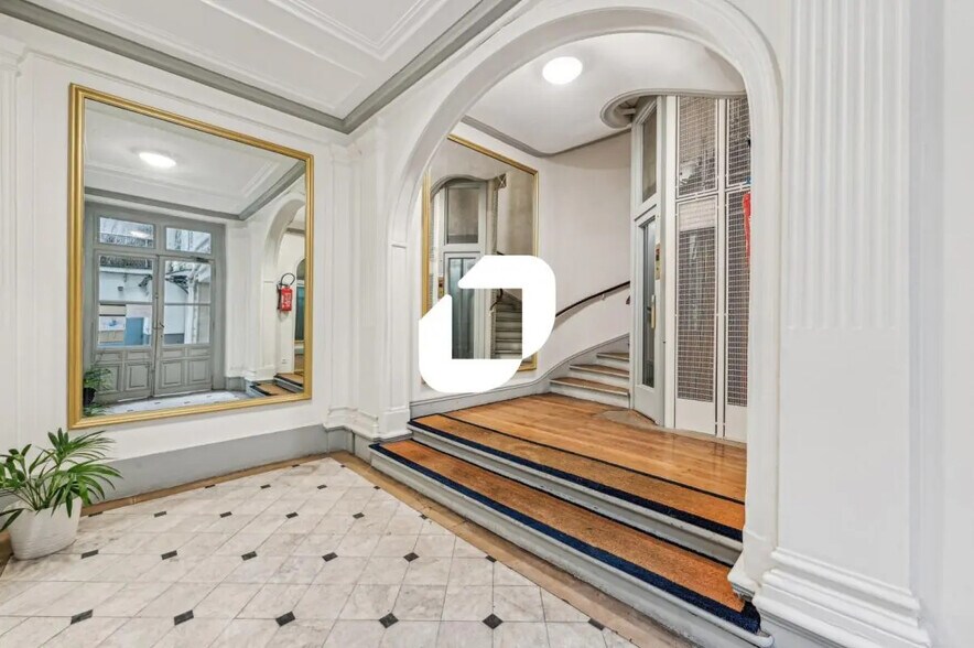 Office in Paris for lease - Building Photo - Image 3 of 13