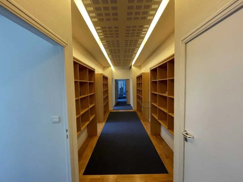 Office in Nantes for lease - Interior Photo - Image 3 of 5