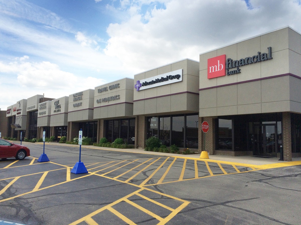 7900 N Milwaukee Ave, Niles, IL 60714 Oak Mill Plaza