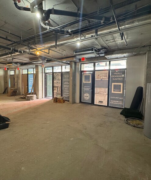 350 W 44th St, New York, NY for lease - Building Photo - Image 3 of 5