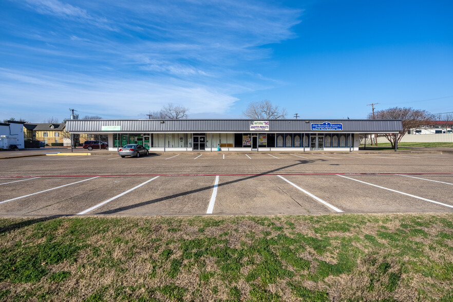 2001-2011 N Britain Rd, Irving, TX for sale - Building Photo - Image 1 of 1