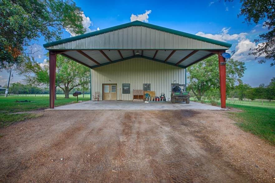26100 Old Hwy 105 W, Dobbin, TX 77333