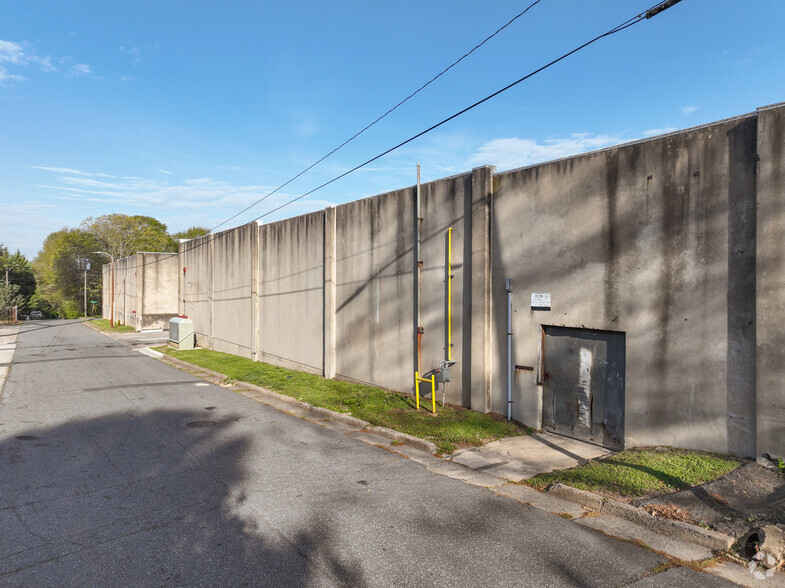 100 W Parkwood St, Stanley, NC for lease - Primary Photo - Image 2 of 11