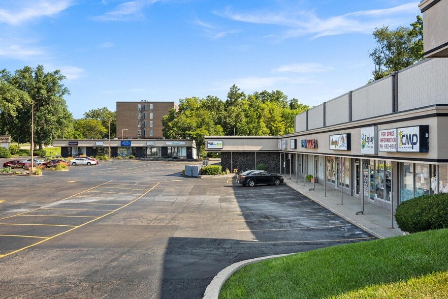 4408 N Knoxville Ave, Peoria, IL for lease - Building Photo - Image 2 of 12