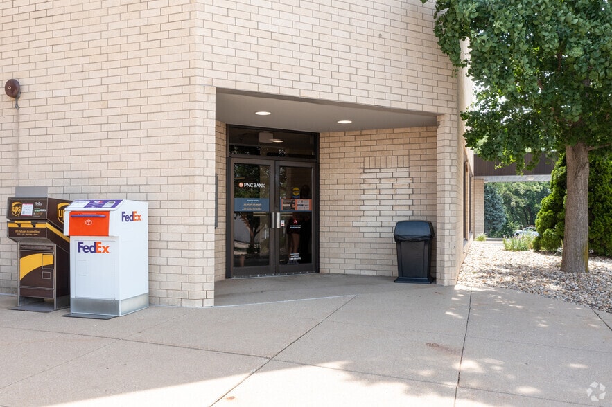 1100 W Glen Ave, Peoria, IL for lease - Building Photo - Image 3 of 13