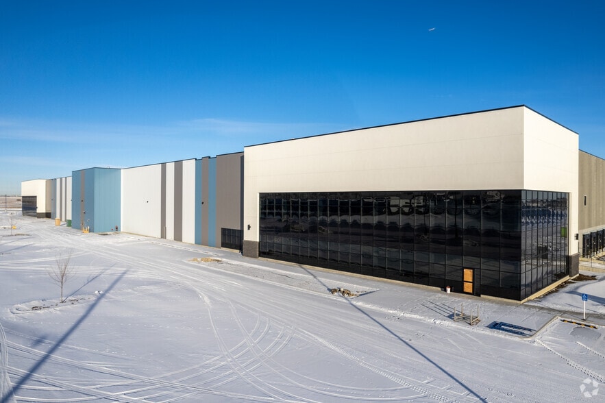 490 Carmek Dr, Calgary, AB for sale - Building Photo - Image 1 of 1