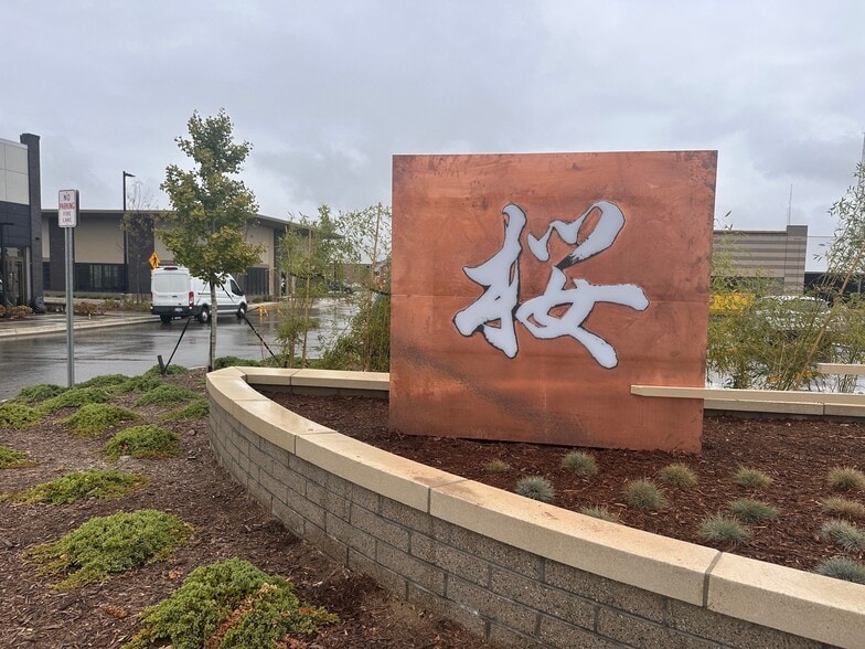 42750 Grand River Ave, Novi, MI for lease - Building Photo - Image 1 of 5