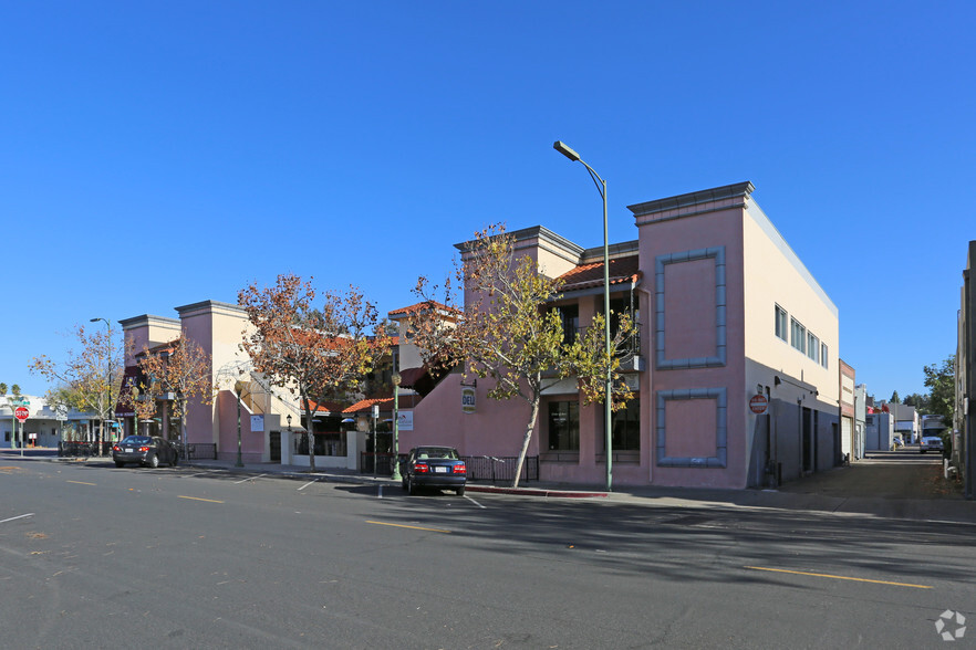 201 E Grand Ave, Escondido, CA for lease - Primary Photo - Image 1 of 3