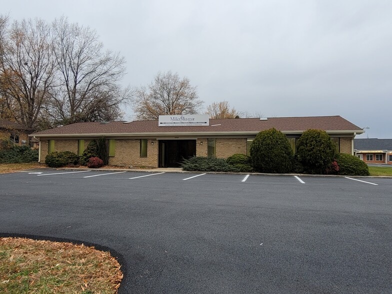 10502 Crestwood Dr, Manassas, VA for lease - Building Photo - Image 1 of 1