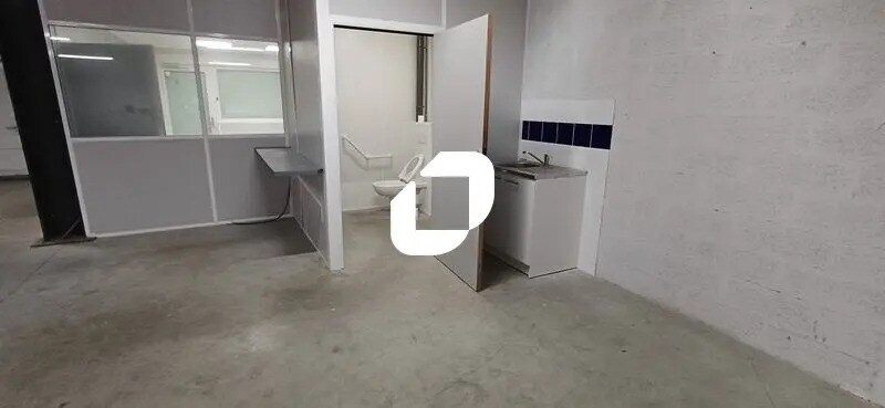 Office in Aubergenville for lease - Interior Photo - Image 2 of 6