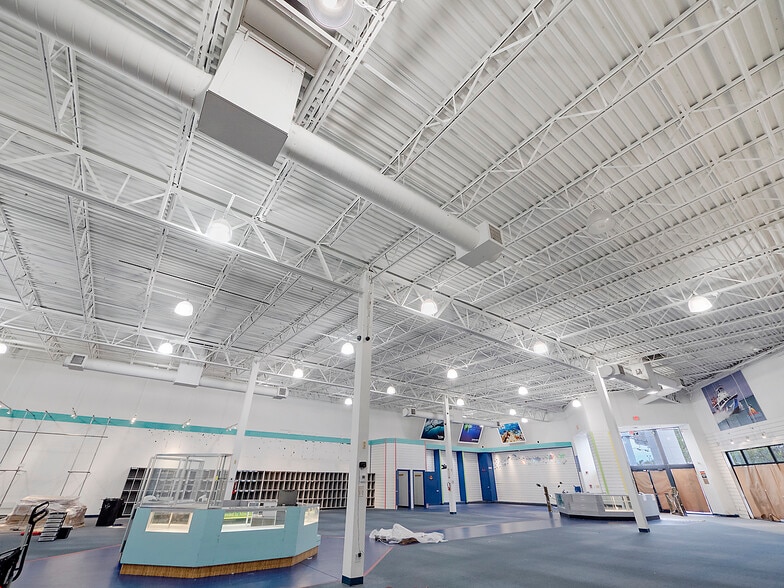 4074 Northlake Blvd, Palm Beach Gardens, FL for sale - Interior Photo - Image 3 of 15