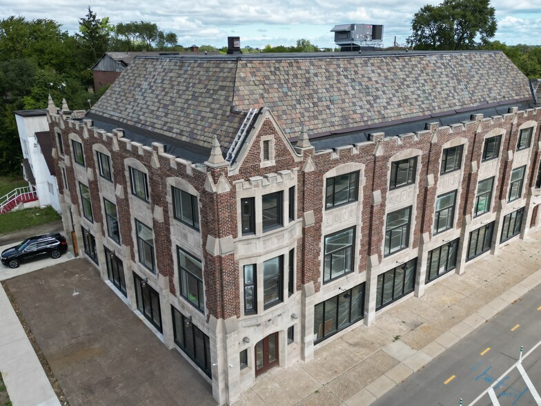 10103 Kercheval St, Detroit, MI for lease - Building Photo - Image 1 of 4