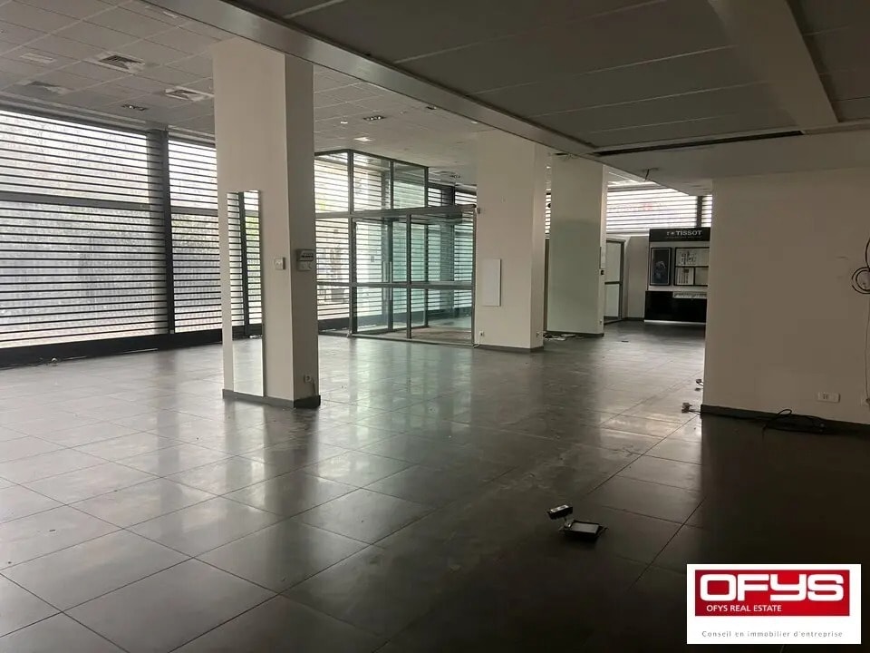 Retail in Lyon for lease Interior Photo- Image 1 of 5