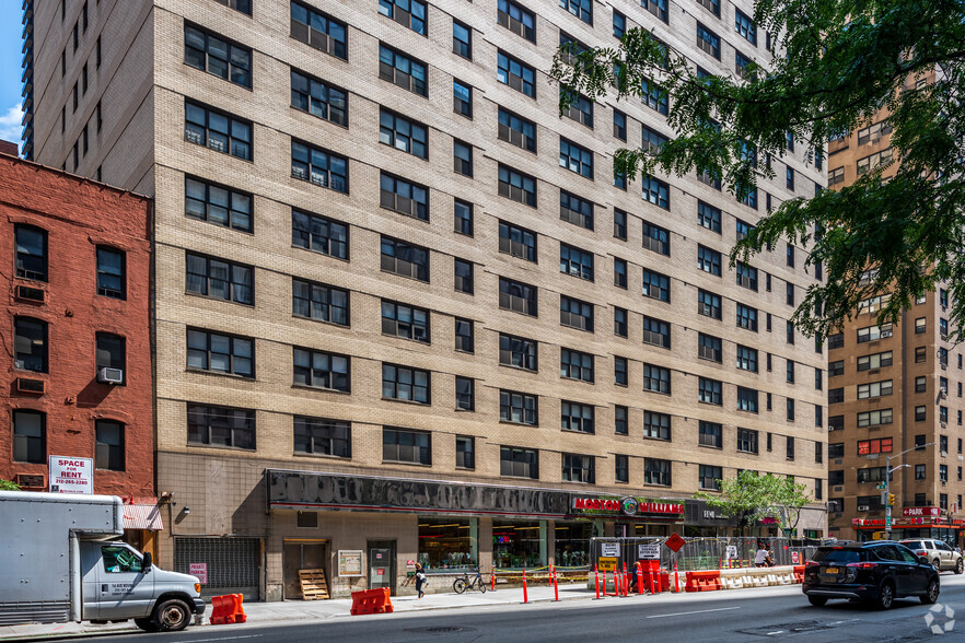 301 E 48th St, New York, NY for lease - Building Photo - Image 2 of 4