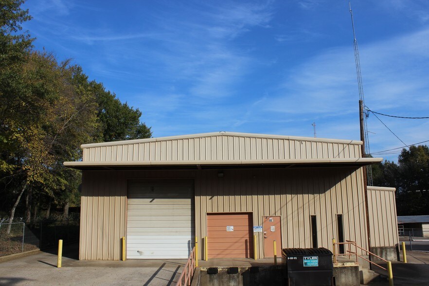 907 N Bergfield Ave, Tyler, TX for lease - 09-2019 - Image 1 of 16