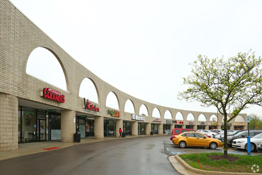 857-903 W Eisenhower Pky, Ann Arbor, MI for sale - Primary Photo - Image 1 of 1