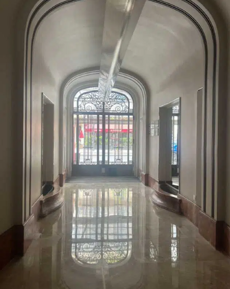 Coworking Space in Paris for lease - Lobby - Image 1 of 1