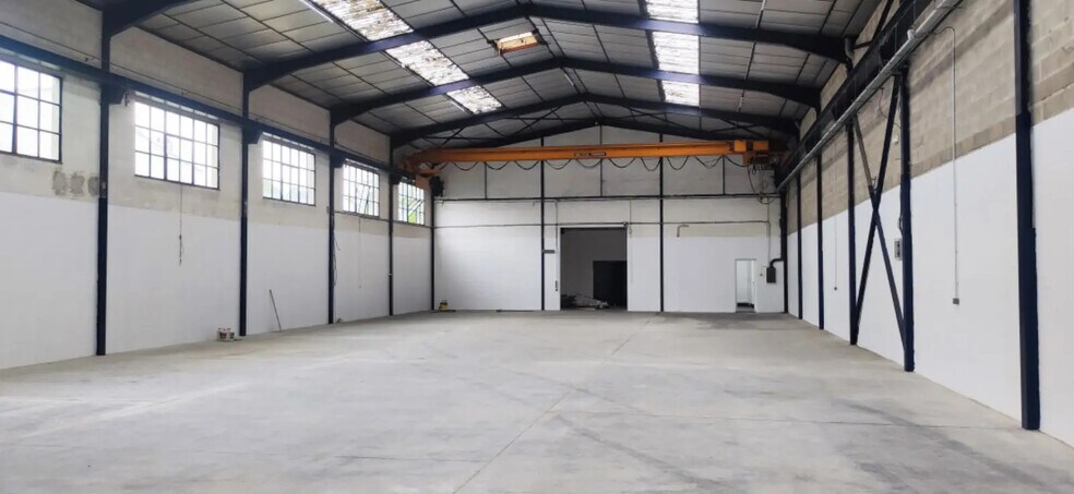 Flex in Morangis for lease - Building Photo - Image 2 of 8