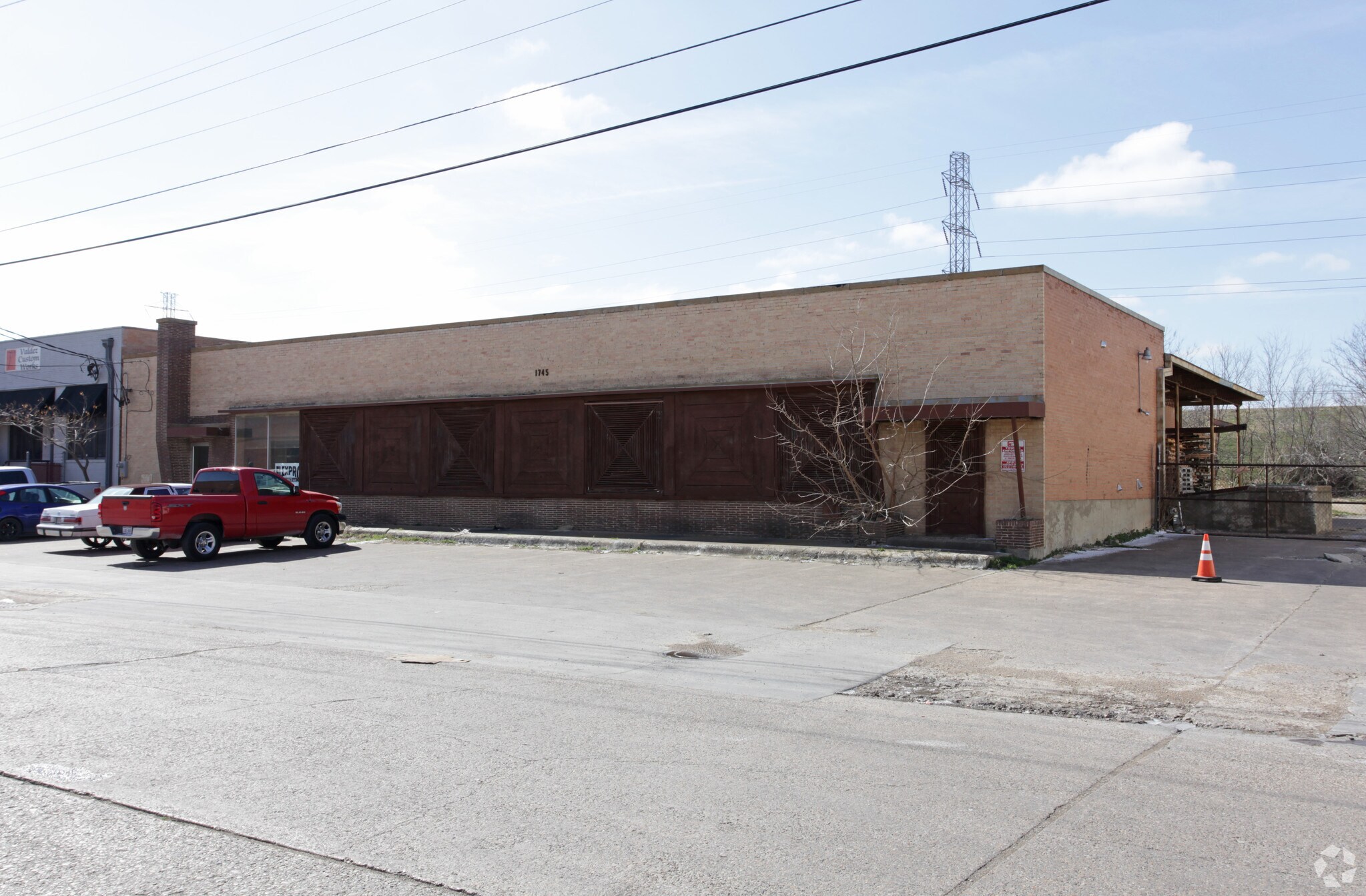 1745 E Levee St, Dallas, TX for sale Primary Photo- Image 1 of 1