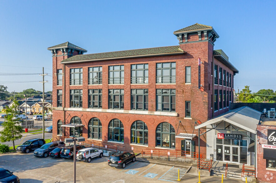 8300 Earhart Blvd, New Orleans, LA 70118