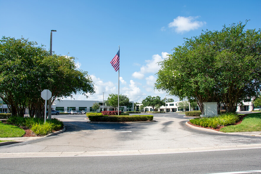 8511 Commodity Cir, Orlando, FL for lease - Building Photo - Image 1 of 4