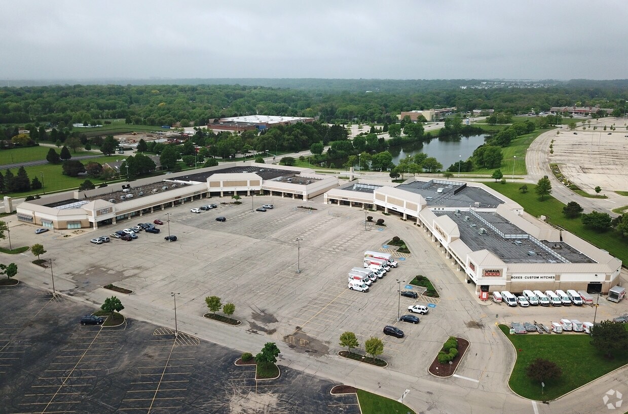 310390 N 8th St, West Dundee, IL 60118 Springhill Mall Gateway