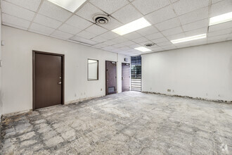 5001-5005 Gulf Fwy, Houston, TX for lease Lobby- Image 2 of 13