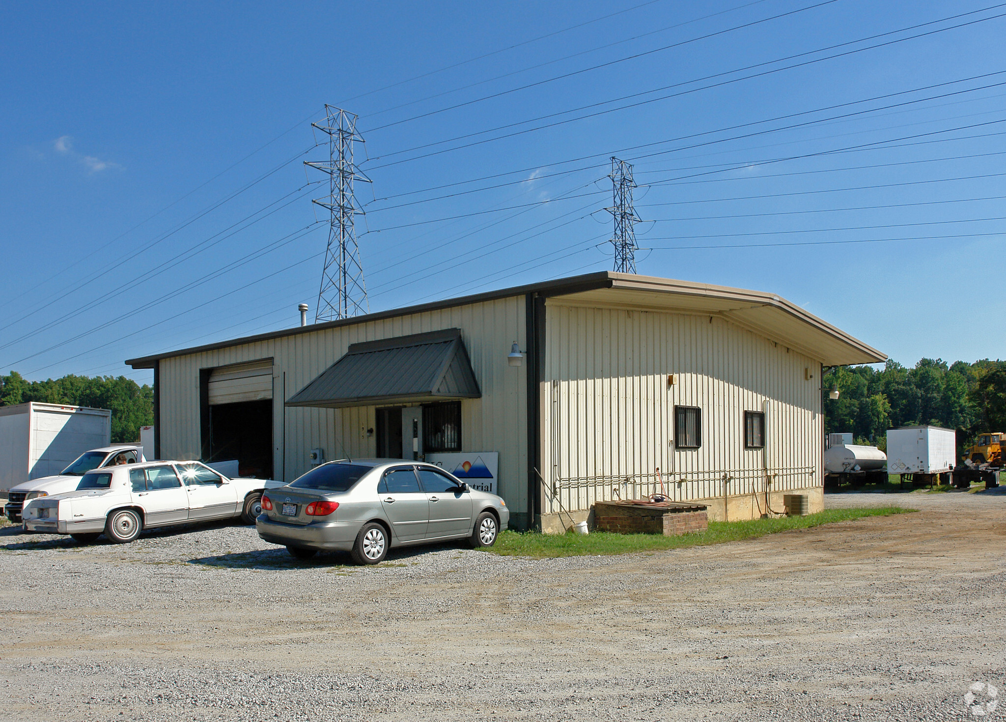 1808 Royal Pl, High Point, NC for lease Building Photo- Image 1 of 12