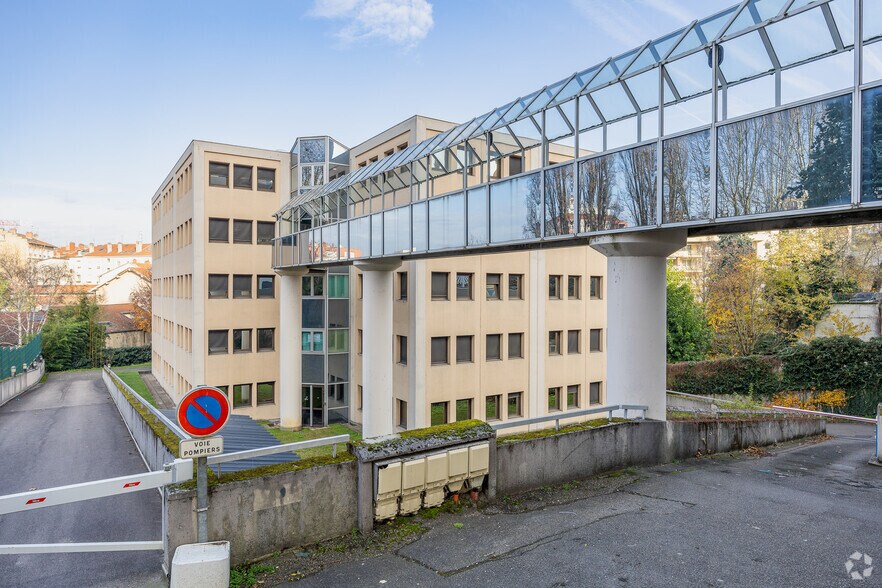 31 Place Jules Grandclément, Villeurbanne for sale - Primary Photo - Image 1 of 3