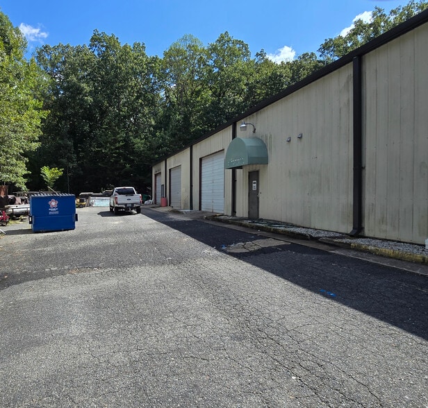 670 Cambridge St, Fredericksburg, VA for lease - Building Photo - Image 2 of 8