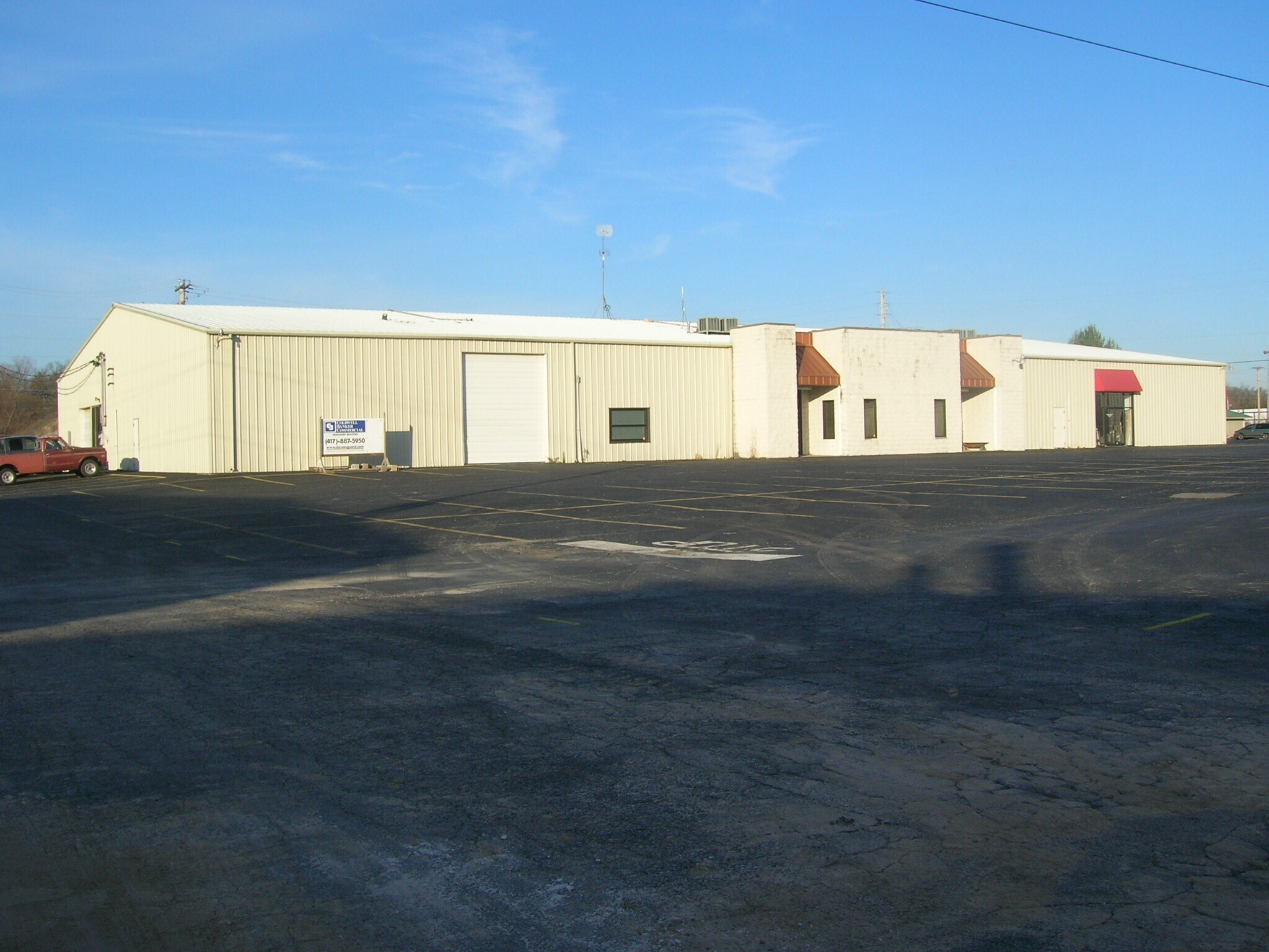 2172 N Fox Hollow Dr, Nixa, MO for lease Building Photo- Image 1 of 1
