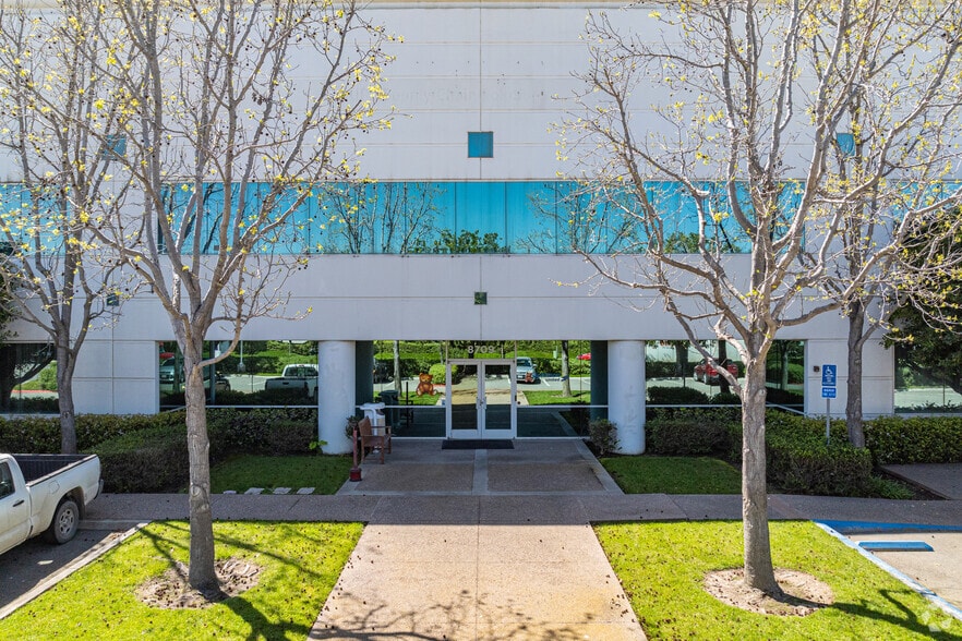 8709 Kerns St, San Diego, CA for lease - Building Photo - Image 3 of 4