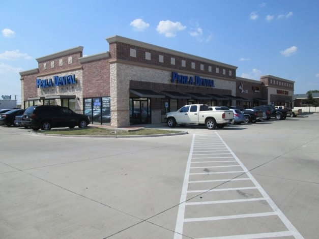 688 W Pioneer Pky, Grand Prairie, TX for lease - Building Photo - Image 3 of 15