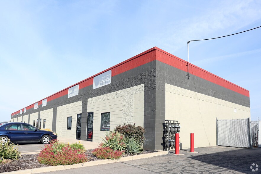 1564 W Hill Field Rd, Layton, UT for sale - Primary Photo - Image 1 of 1