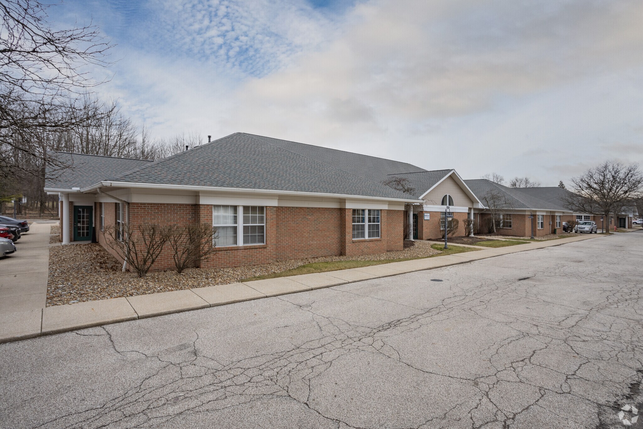 7029 Pearl Rd, Middleburg Heights, OH for lease Primary Photo- Image 1 of 6