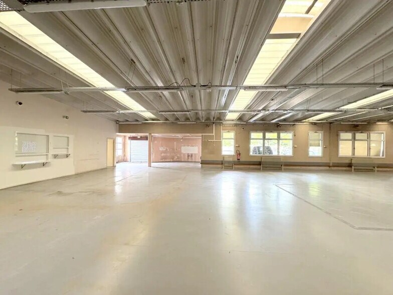 Industrial in Conflans-Sainte-Honorine for sale - Building Photo - Image 3 of 16