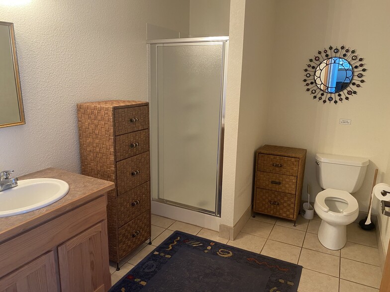 1273 N 15th St, Laramie, WY for lease - Interior Photo - Image 2 of 12