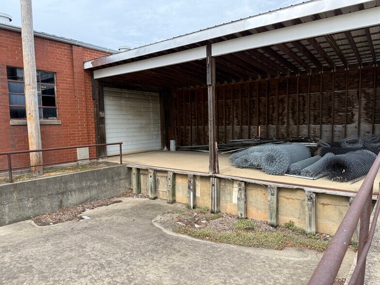 200 E Market Center Dr, High Point, NC for lease - Building Photo - Image 3 of 9