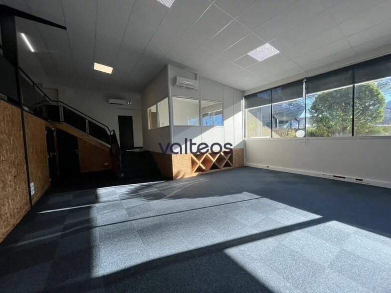 Office in Mondouzil for sale - Interior Photo - Image 1 of 11