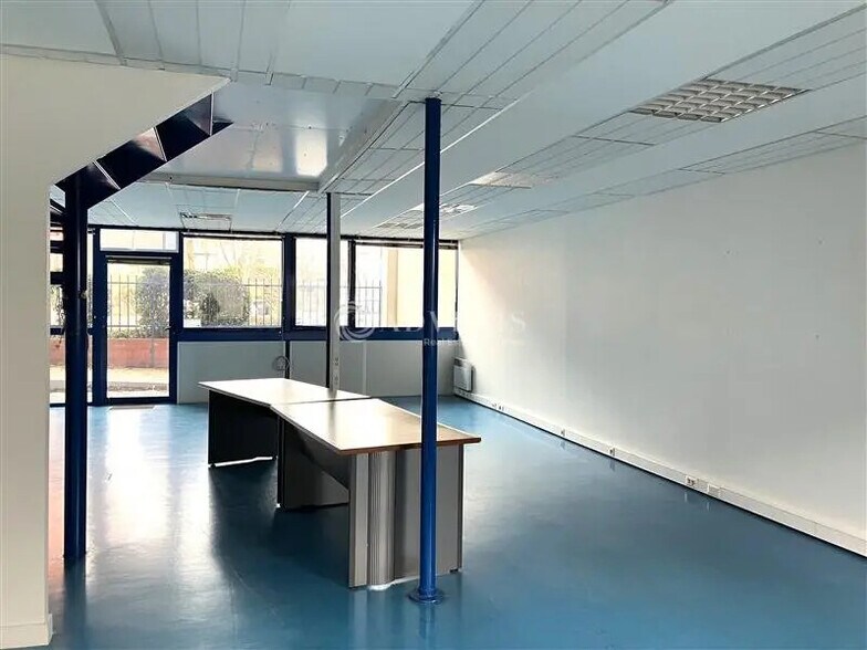 Office in Bourges for lease - Building Photo - Image 1 of 5