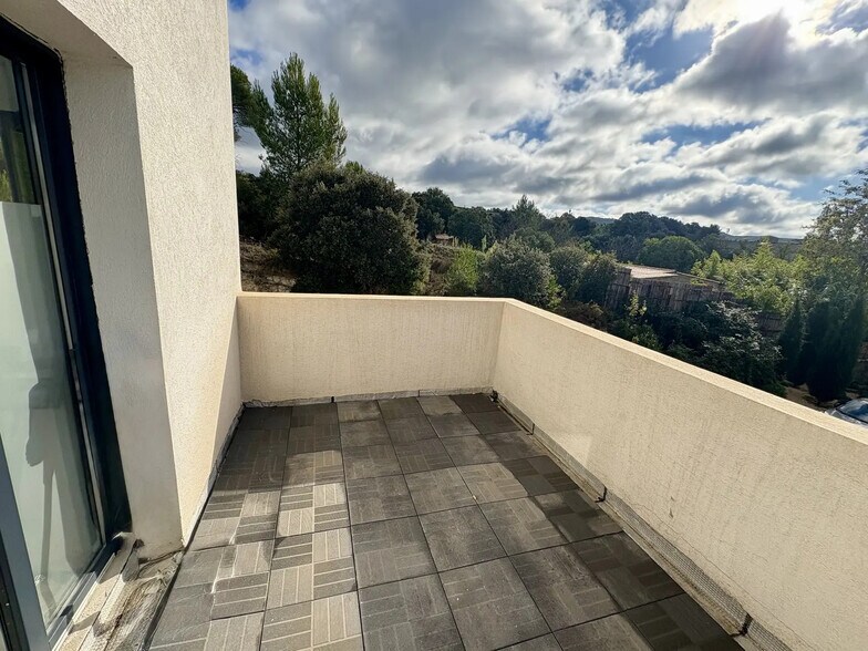 Office in Velaux for lease - Building Photo - Image 3 of 3