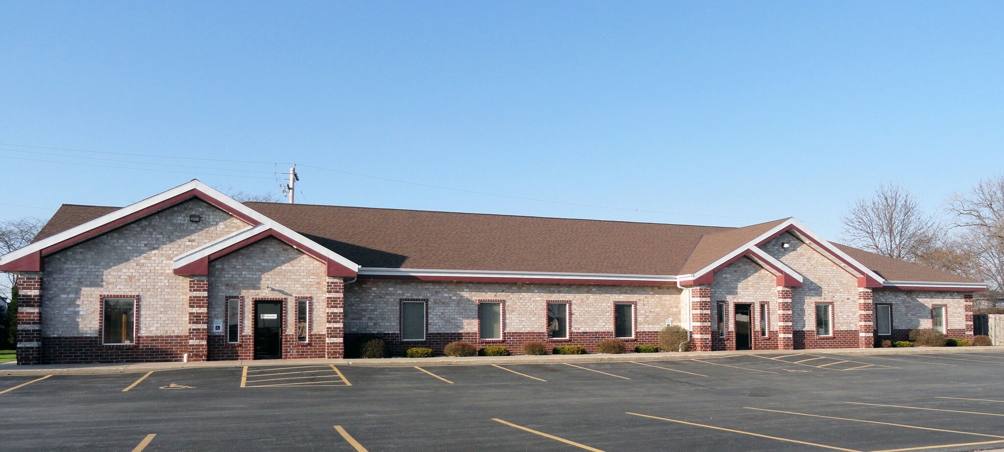 2247 Fox Heights Ln, Ashwaubenon, WI for sale Primary Photo- Image 1 of 1