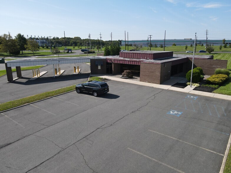 304 Princeton Hightstown Rd, East Windsor, NJ for lease - Building Photo - Image 3 of 9