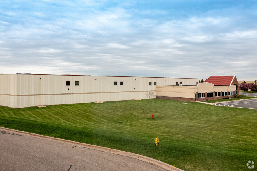 390 Commerce Dr, Woodbury, MN for lease - Building Photo - Image 3 of 8