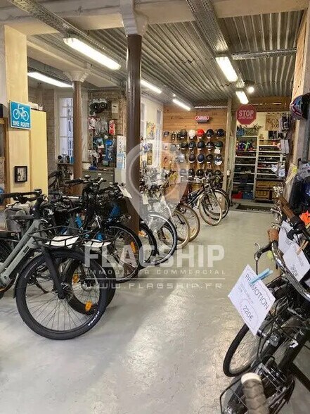 Retail in Paris for lease - Building Photo - Image 2 of 8