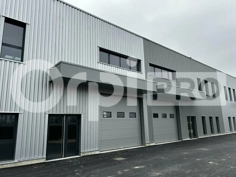 Flex in Bourgoin-Jallieu for lease - Building Photo - Image 1 of 7
