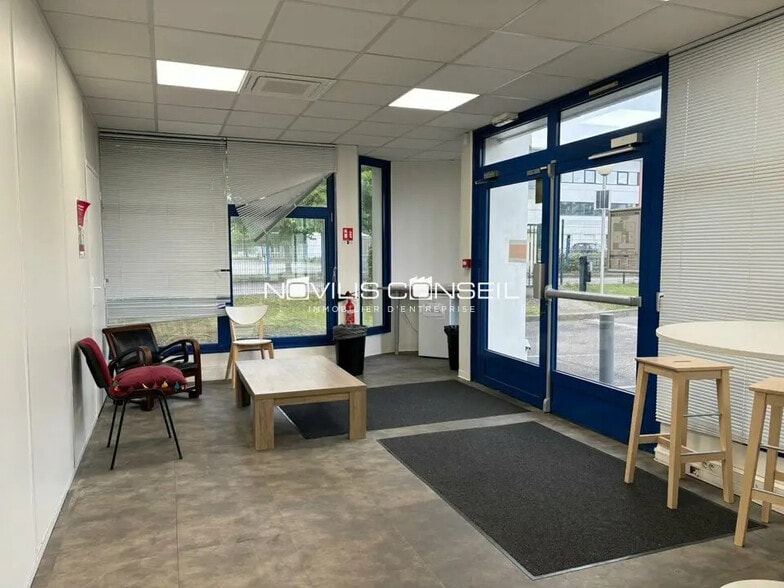 Office in Toulouse for lease - Lobby - Image 2 of 6
