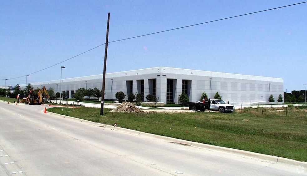 4320 N Sylvania Ave, Fort Worth, TX for lease - Building Photo - Image 3 of 9